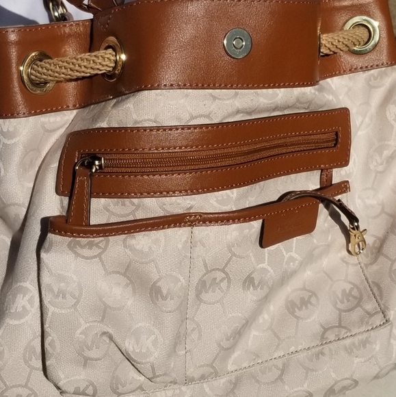 Michael Kors Large Marina Metallic Bag - Picture 9 of 13